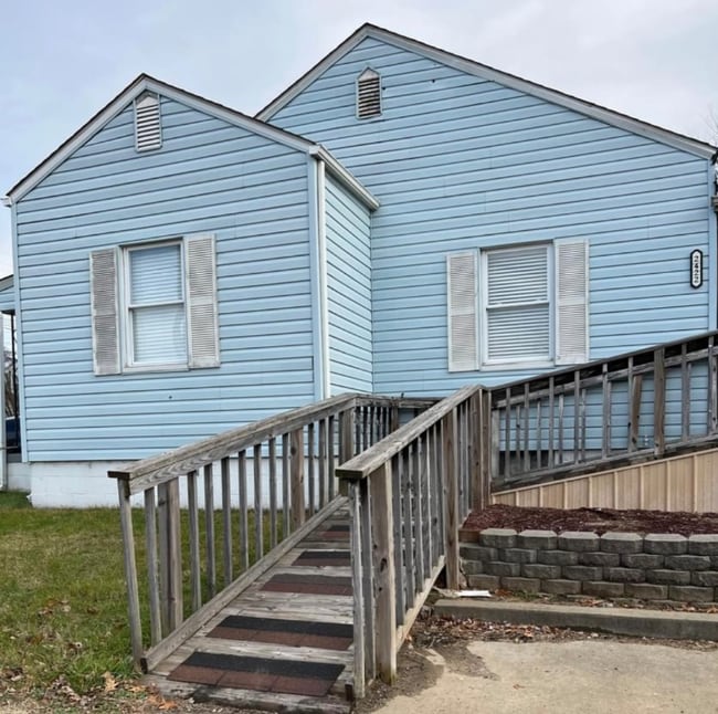Building Photo - 2422 Jackson Ave