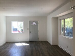 Building Photo - 6932-6934 Agnes Avenue
