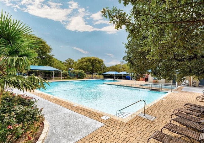 Building Photo - 9312 Roxanna Dr