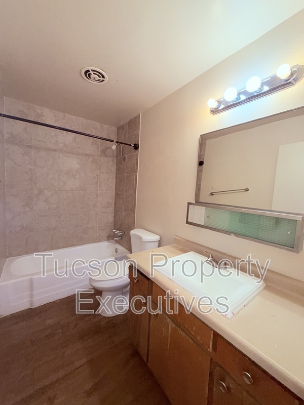 Building Photo - 8914 S Nogales Hwy