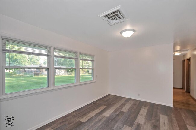 Building Photo - 644 S Calumet Ave