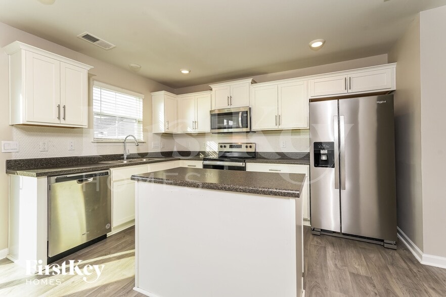 Building Photo - 6850 Keeneland Dr
