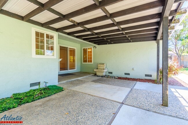 Building Photo - 6043 Meridian Ave