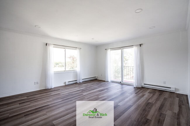 Building Photo - 10640 N Ivy Ct