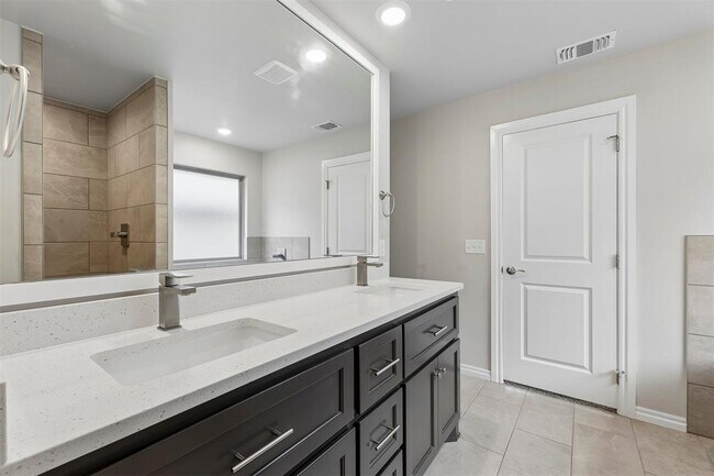Building Photo - 16129 Villa Valeria Way