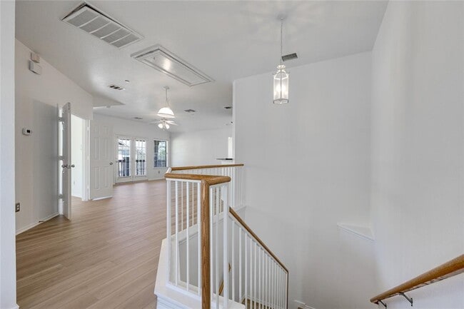 Building Photo - 9201 Brodie Ln
