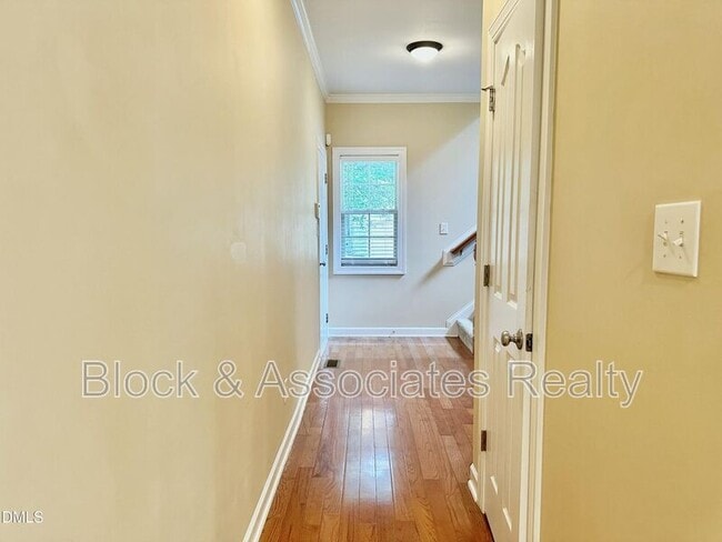 Building Photo - 1801 Old London Way