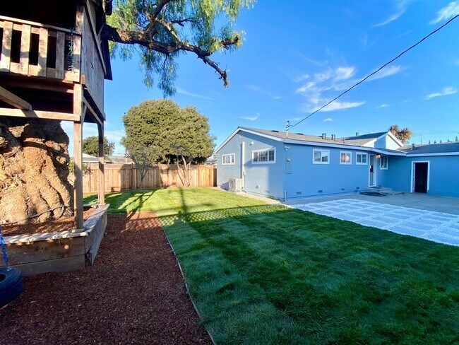Building Photo - 5037 Morris Way