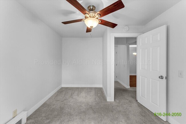 Building Photo - BEAUTIFUL 3 BEDROOM IN ALTO!