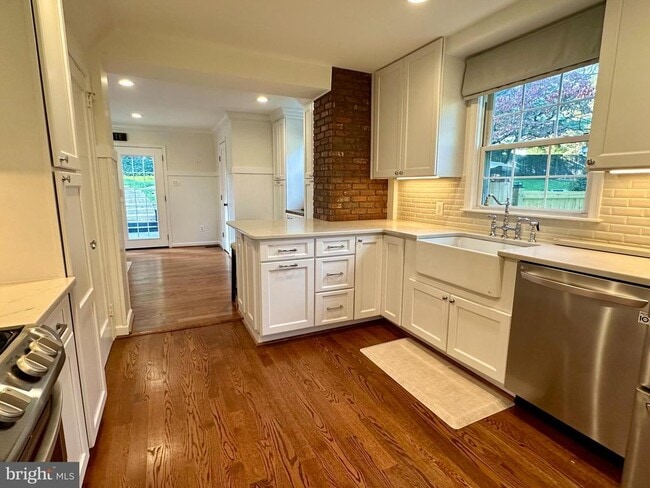 Building Photo - 3004 Marshall St