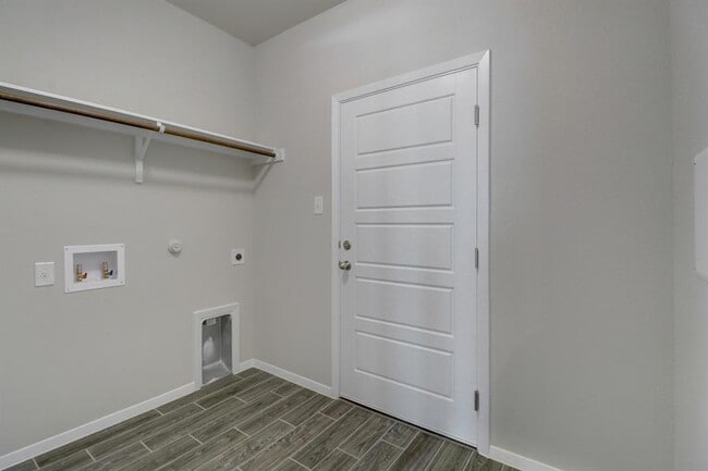 Building Photo - 21302 Pioneer Cove