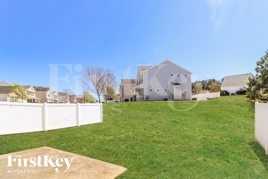 Building Photo - 5220 Sky Ridge Way