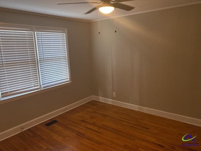 Building Photo - 2740 Northwoods Dr S