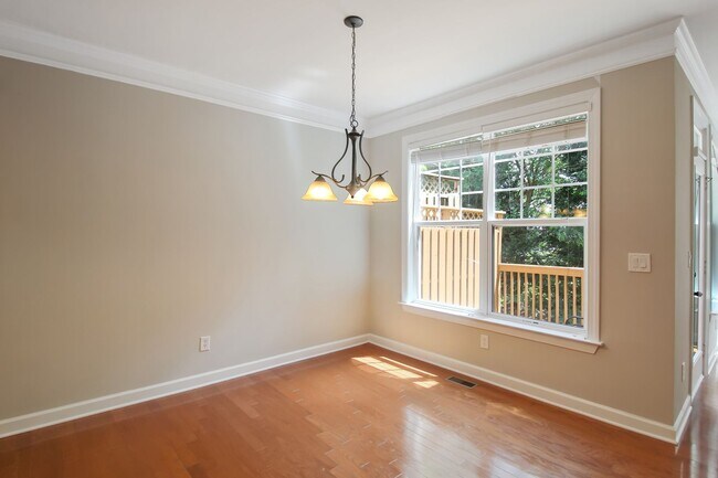 Building Photo - 3 bedroom 3 bath  Townhouse in Cobblestone...