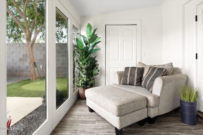 Building Photo - 423 N 73rd Pl