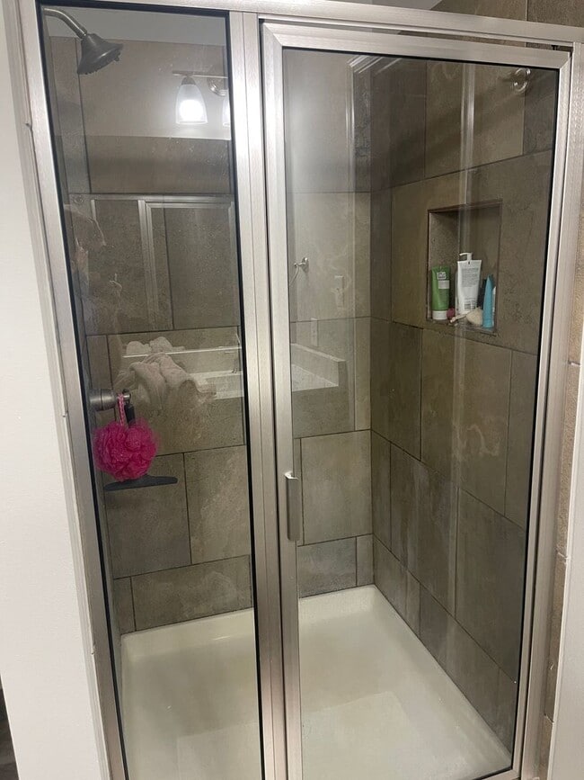 Building Photo - Bryan - 3 Bedroom / 2 Bath / 2 car garage / fenced in back yard.