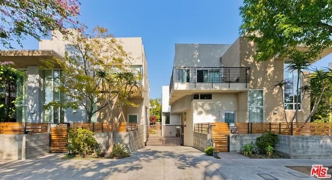 Primary Photo - 614 Westmount Dr