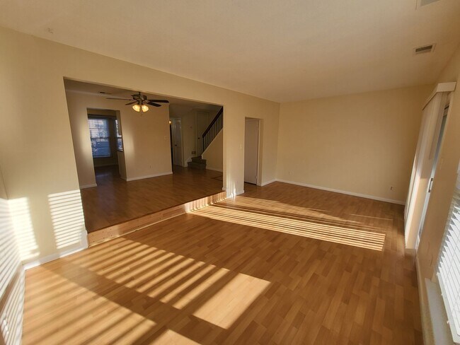 Building Photo - WINDSOR OAKS WEST