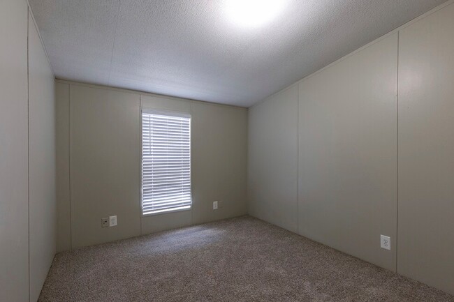 Building Photo - 18803 Red Alder Ct