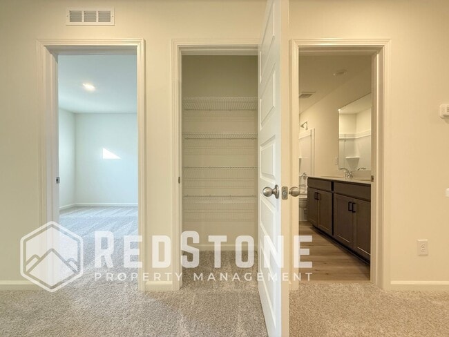 Building Photo - 194 Parker Ln