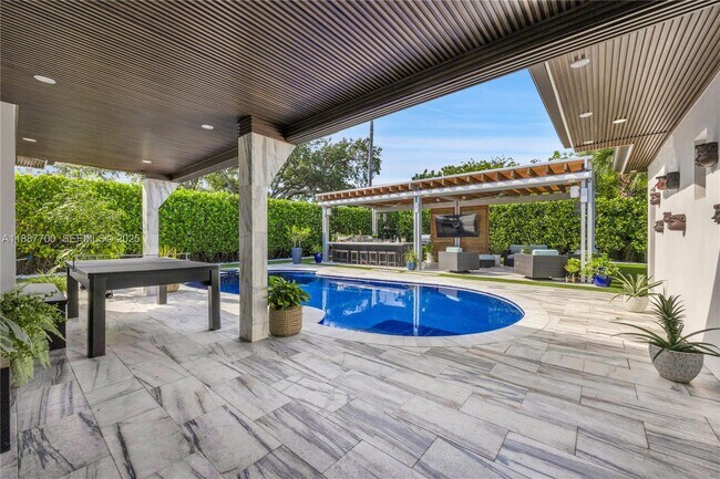 Building Photo - 5501 McKinley St