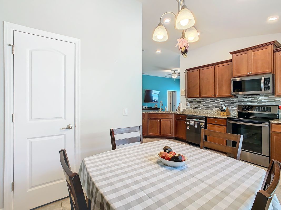 Building Photo - 649 Meadow Pointe Dr