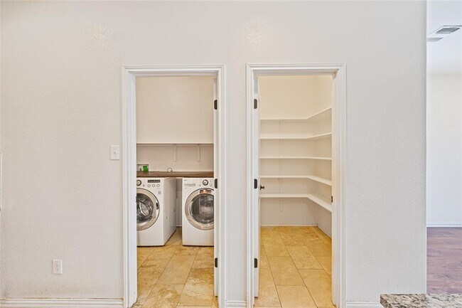 Building Photo - 6141 Mantalcino Dr