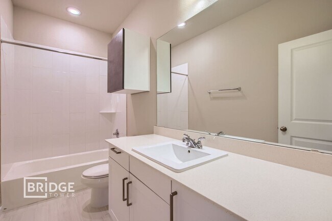 Building Photo - A1- Albany