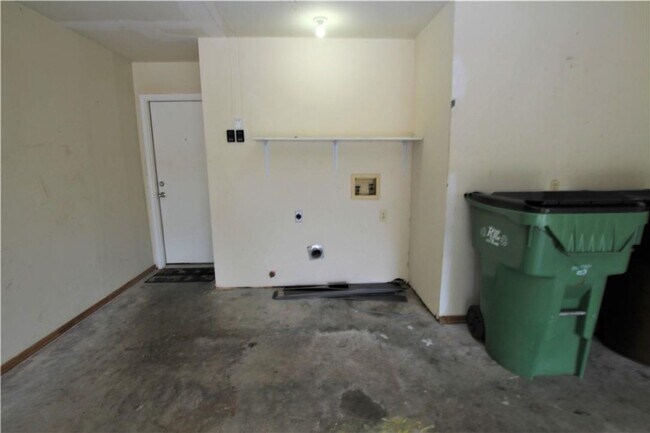Building Photo - 605 Elder Way