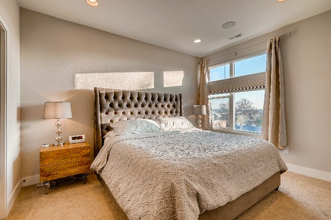 Building Photo - 1725 Eaton St