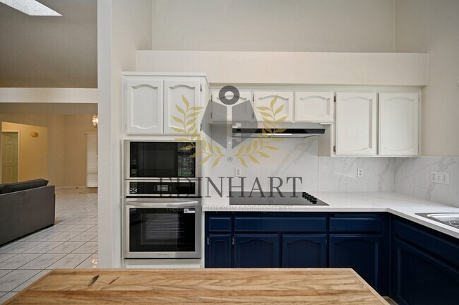 Building Photo - 6447 N Vagedes Ave