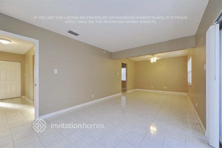 Building Photo - 2213 Boxwood Way