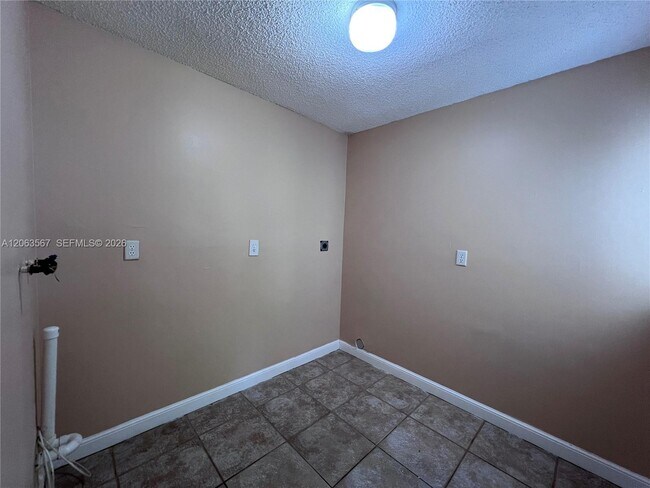 Building Photo - 2750 N 34th Ave
