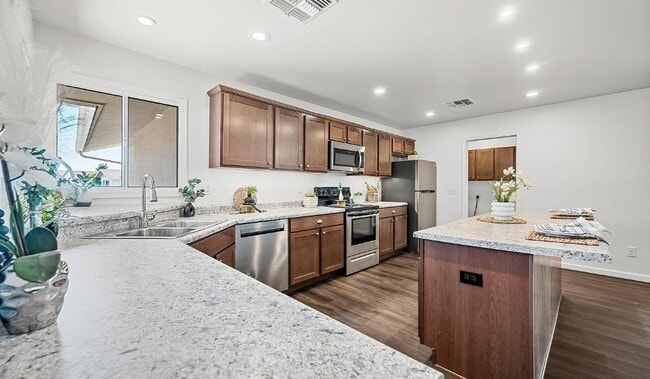 Building Photo - 1720 E Hermosa Dr