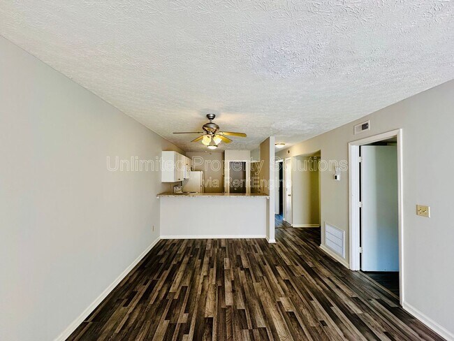 Building Photo - 215 Sunn Aire Ct