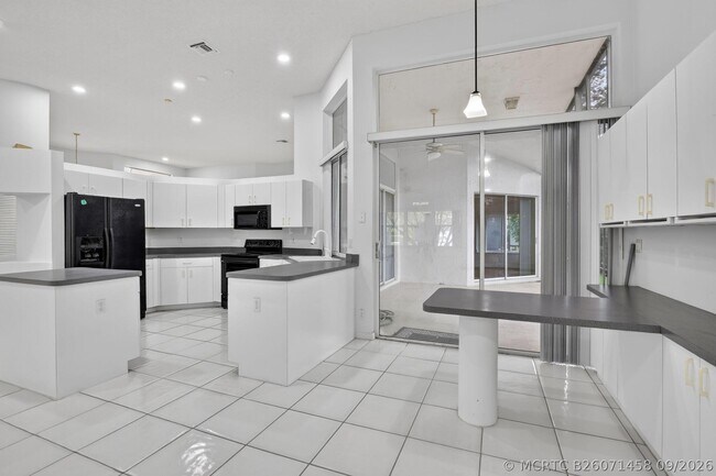 Building Photo - 924 Spoonbill Cir