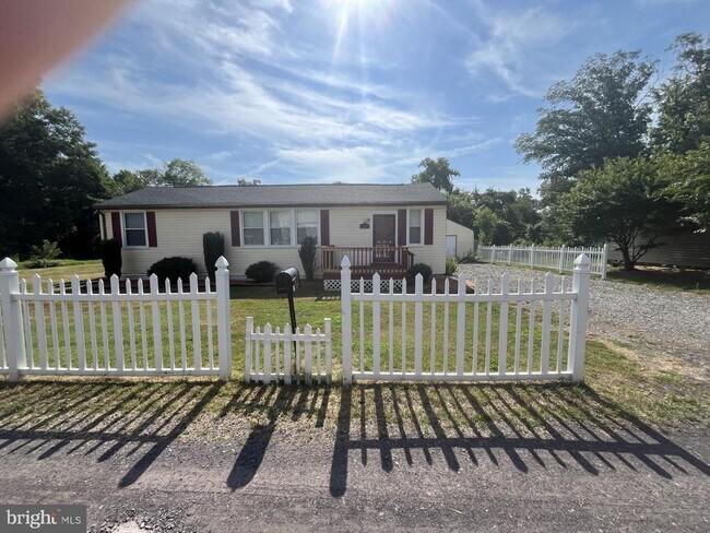 Building Photo - 17141 Gail Dr