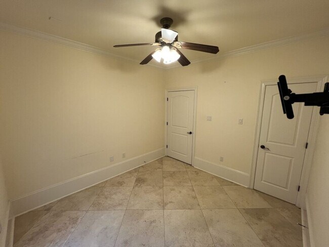 Building Photo - Elegant Two-Story Home with Outdoor Kitchen in Desirable Shadows Lake