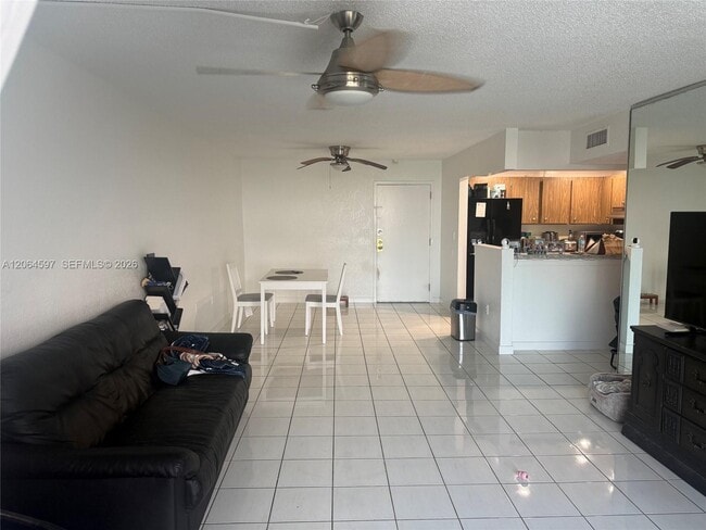 Building Photo - 9682 Fontainebleau Blvd