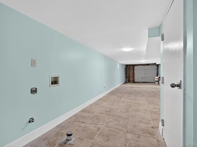 Building Photo - 636 Throgs Neck Expy