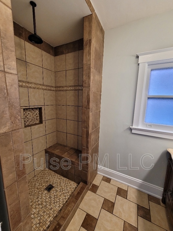 Building Photo - 2222 Oakland Ave