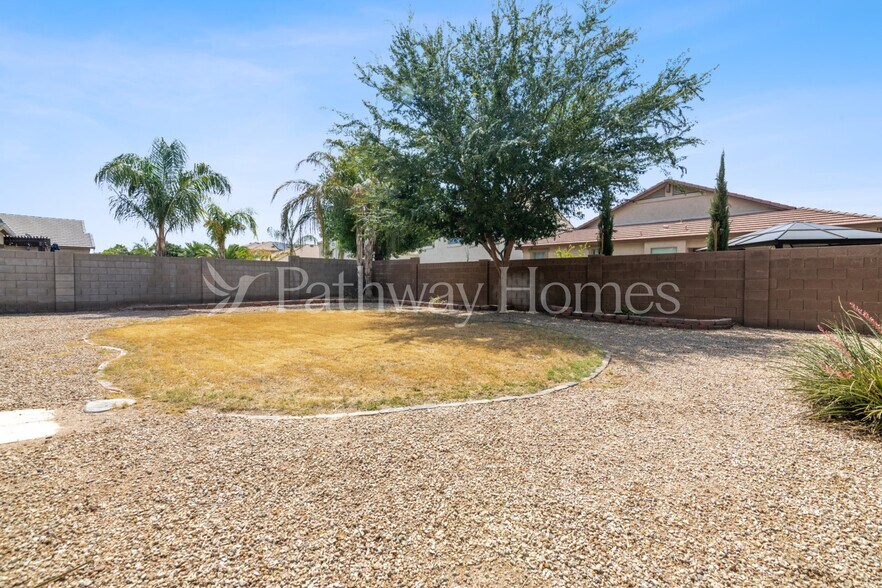 Building Photo - 4205 E Del Rio Dr