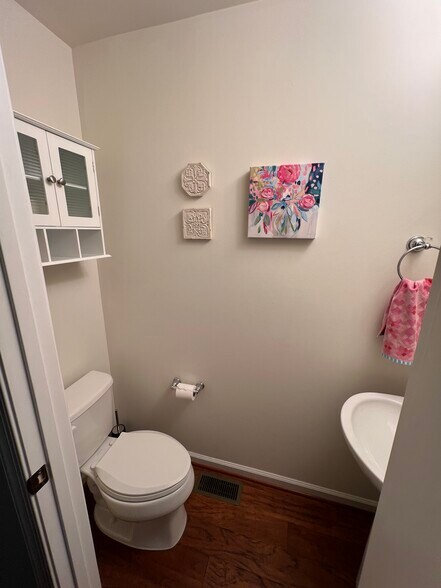 Half Bath 1 - 2172 Whispering Hollow Ln