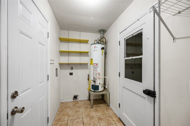 Building Photo - 8110 Bob White Dr