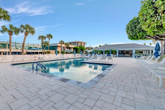 Building Photo - 2701 N Ocean Blvd
