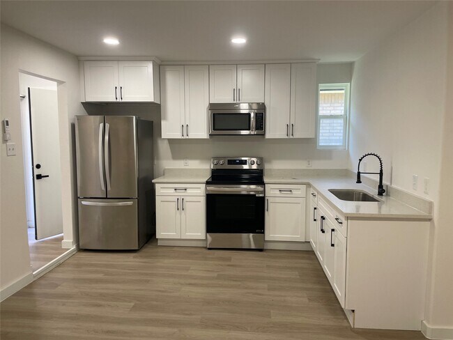 Building Photo - 5602 Circlegate Dr