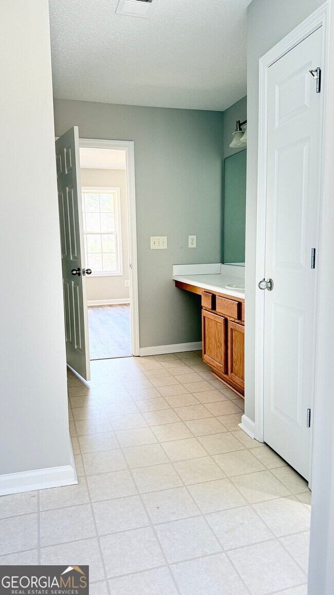 Building Photo - 273 Bainbridge Cir