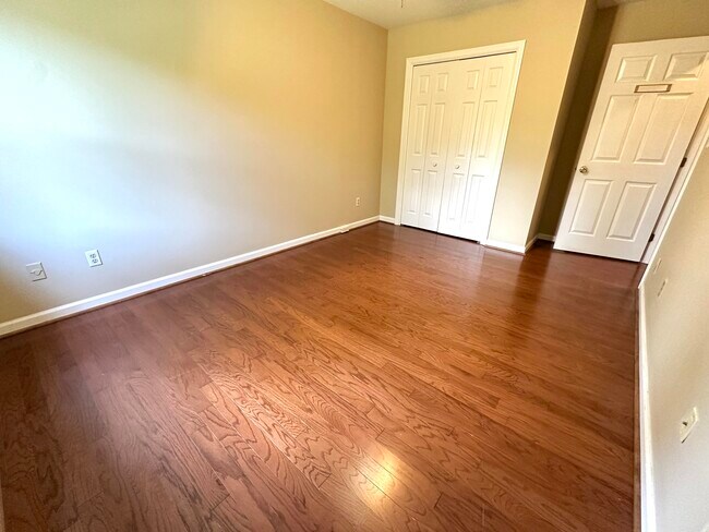 Building Photo - 527 Brandermill Rd