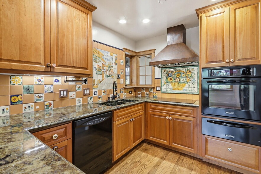 Building Photo - 927 Lorne Way
