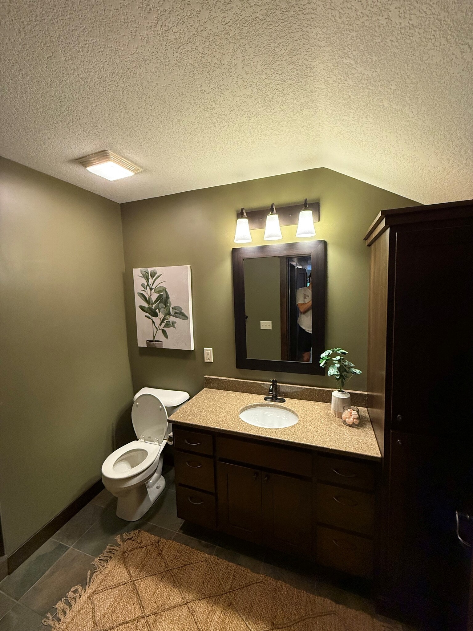 upstairs 2nd master with ensuite - 98 Tribute Ave